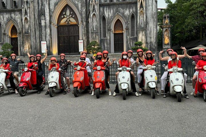 Female Riders Vespa Night Street Food + Train Street food 4 Hours