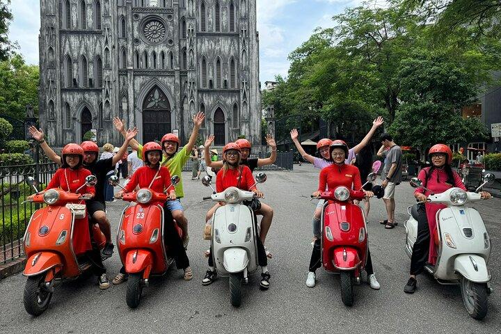 The insider's Hanoi + Train Street 4,5 Hours Female Ao Dai Riders