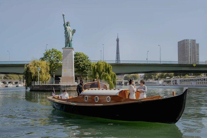 Paris Private Boat Tour with Champagne