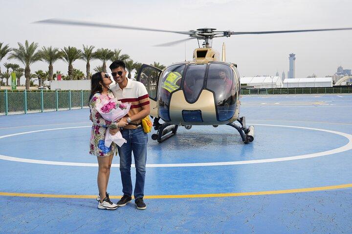 Dubai Helicopter Tour and Lost World Aquarium