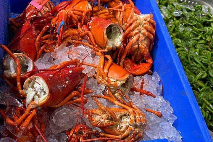 Portland Explorer: Working Waterfront Walking Tour with Seafood