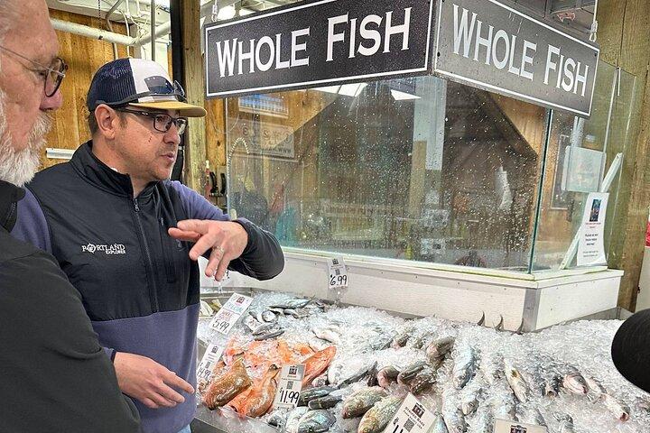 Portland Explorer: Working Waterfront Walking Tour with Seafood