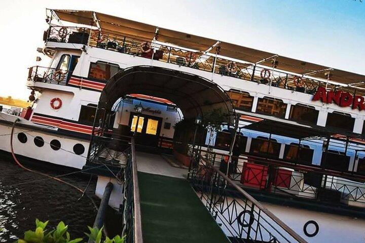 Vip Cairo Nile DinnerCruise&Open Buffet Belly Dance Show