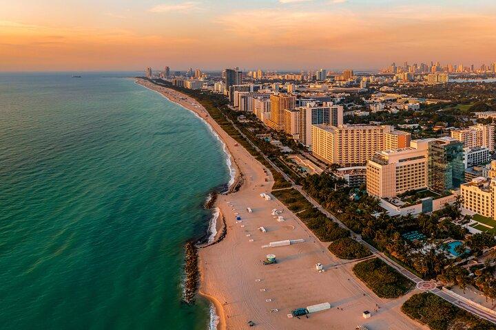 Miami Beach: Romantic Sunset Private Airplane Tour with Champagne