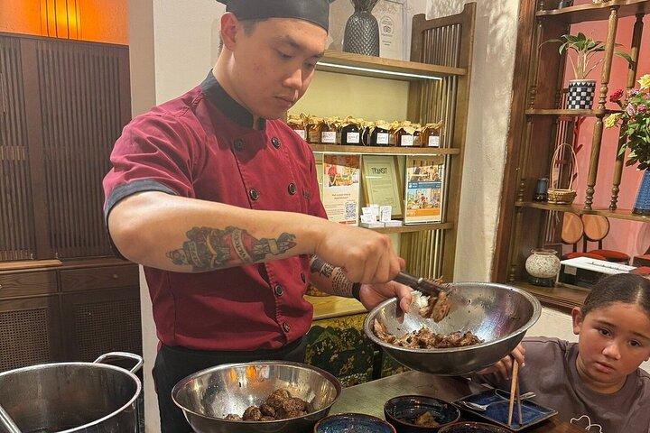 Hanoi Market & Villa Cooking Class: Free Old Quarter Transfer