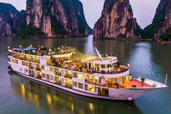Halong Bay 2D1N 5-Star Cruise–Transfer, Food & Island Adventures