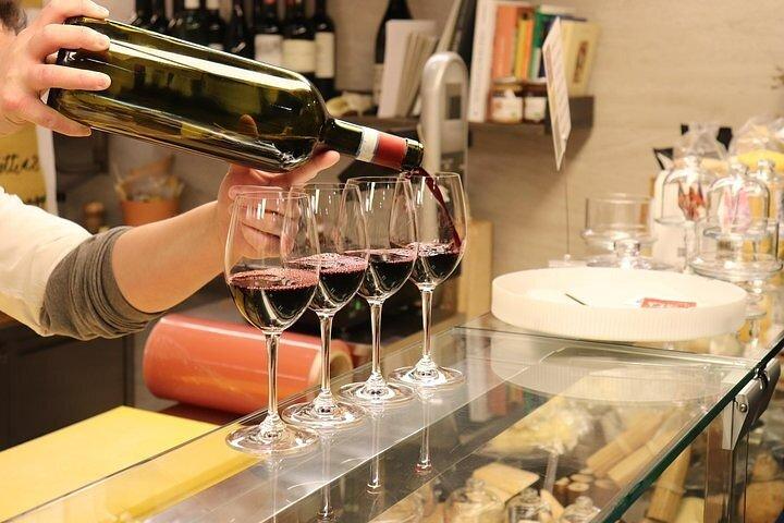 Food Tour of Milan with Tastings and Wine