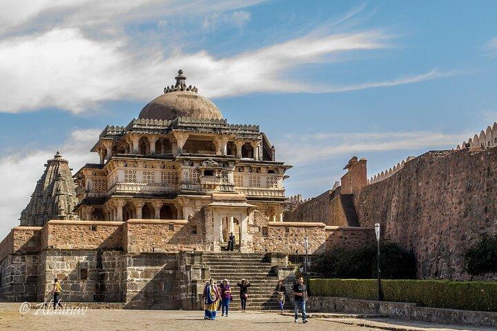 Private Day Trip from Udaipur to Kumbhalgarh Fort and Ranakpur