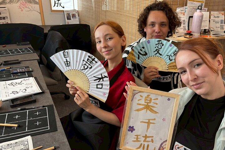Asakusa:Japanese Calligraphy & Make your original folding fan!