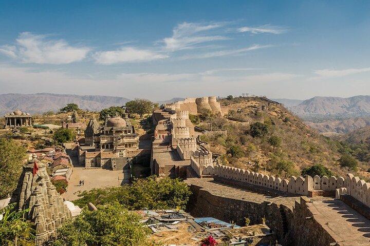 Private Day Trip from Udaipur to Kumbhalgarh Fort and Ranakpur