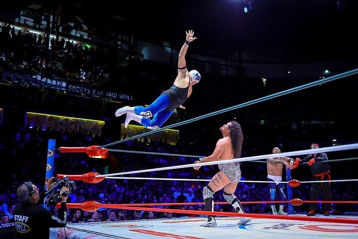 Lucha Libre VIP EN Front Row at Arena México