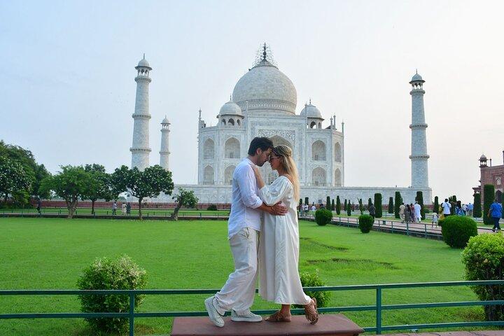 Taj Mahal Tour - Skip the Line All Inclusive with 5 Star Lunch