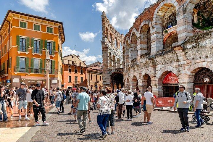Verona: City Walking Tour with Cable Car Ride & Wine Aperitif