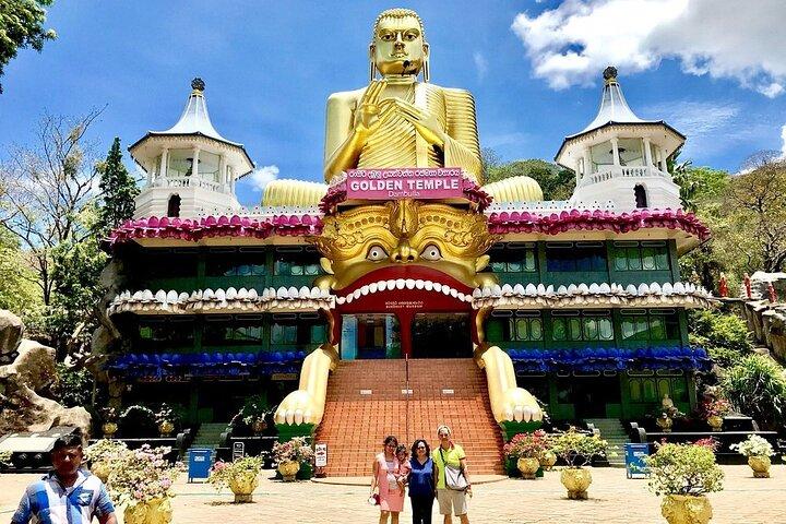 Private Sigiriya, Polonnaruwa & Cave Temple Tour from Dambulla