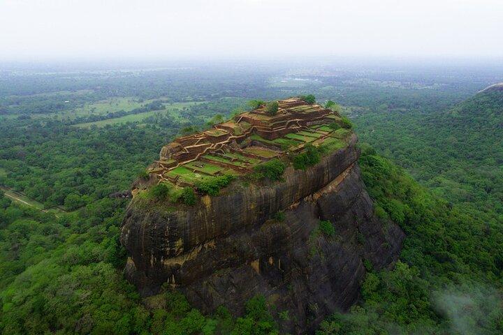 Private Sigiriya, Polonnaruwa & Cave Temple Tour from Dambulla