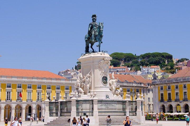 Lisbon Full Day Experience on сomfortable minivan