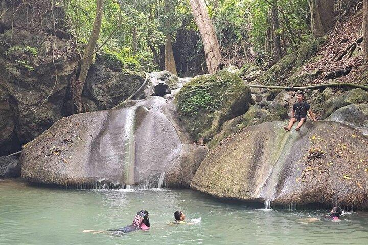 Private Tour to Erawan Waterfall and Boat Tour in Kanchanaburi