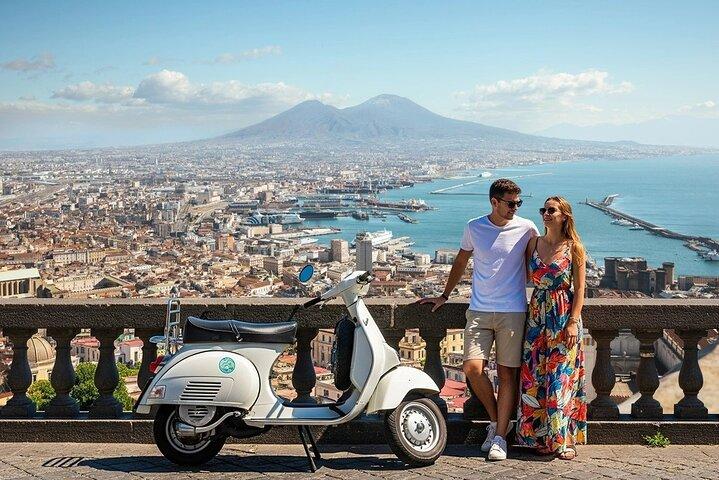 Private Sightseeing Tour in Naples by Vespa