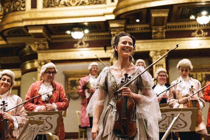 Vienna Mozart VIP Package: Concert, Dinner and Carriage Ride