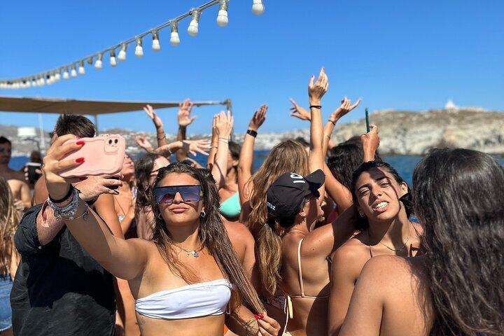 Mykonos Delos and Rhenia Cruise with Lunch and Water Activities