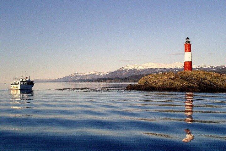 Beagle Channel Wildlife Cruise & Les Éclaireurs Lighthouse