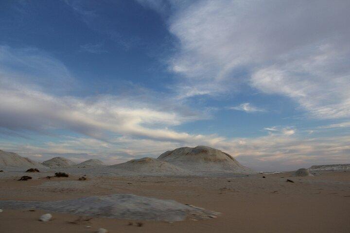 White Desert and Bahariya Oasis Day Tour with Safari from Cairo