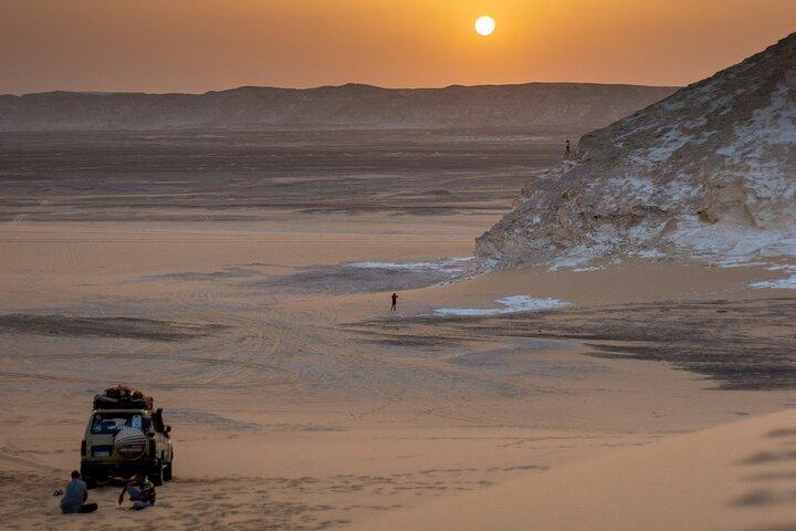 White Desert and Bahariya Oasis Day Tour with Safari from Cairo
