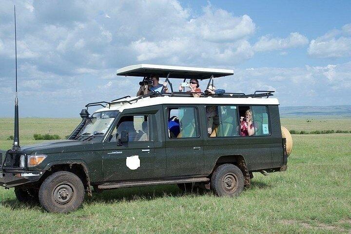 Masai Mara Transfer From Nairobi on 4x4 Toyota Land Cruiser