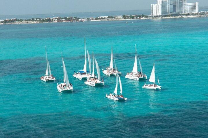 Catamaran to Isla Mujeres Snorkeling, Beach Club and Lunch Tour