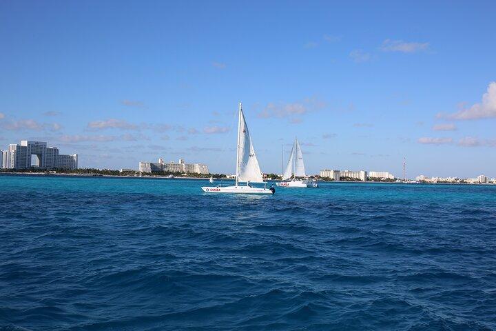 Catamaran to Isla Mujeres Snorkeling, Beach Club and Lunch Tour