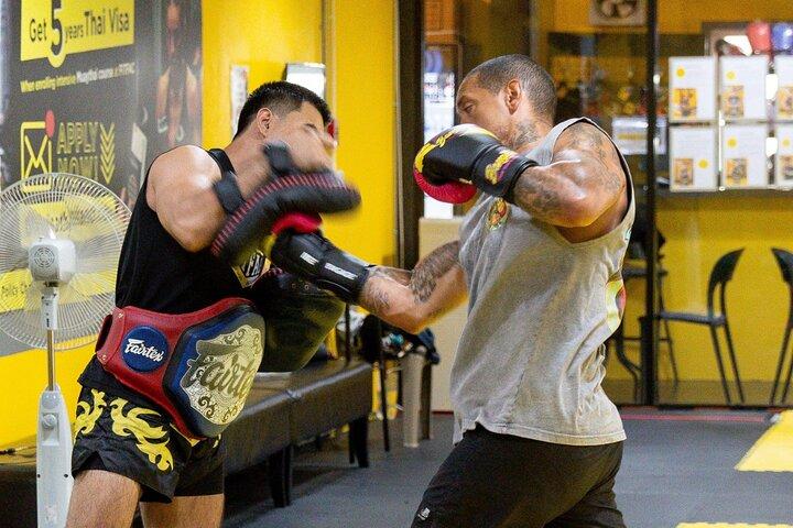 Bangkok:Learn 1-1 Muay Thai + Free Muaythai Shorts & Hotel Pickup