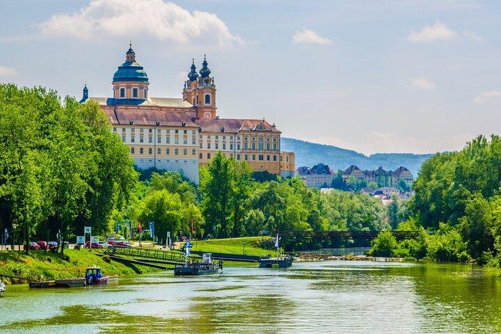 Vienna: Wachau Wonders & Magical Hallstatt Small-Group Day Trip