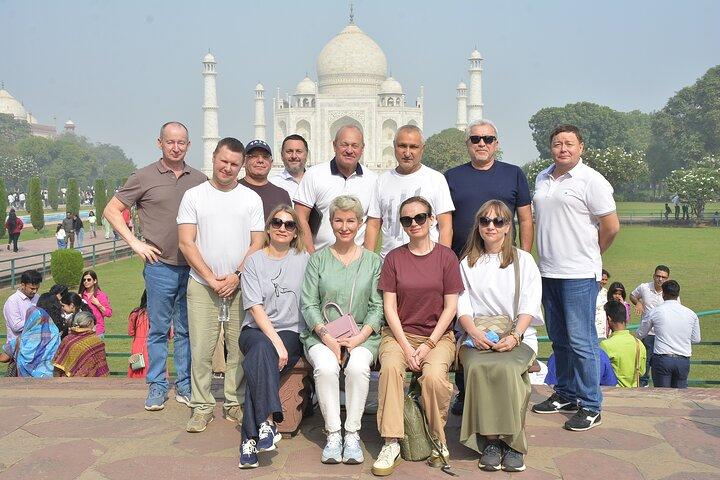 From Jaipur: Taj Mahal & Agra Tour with Transfer to Delhi by Car