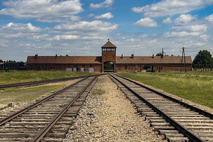 Auschwitz-Birkenau Memorial and Museum Guided Tour from Krakow