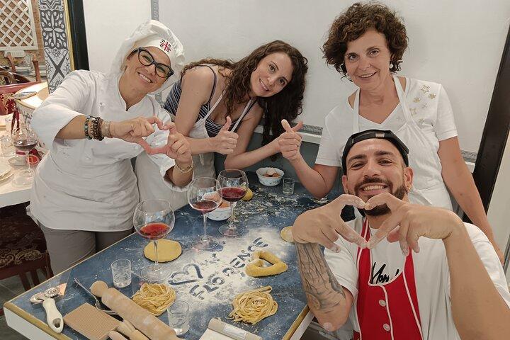 Florence : BEST Pasta Cooking Class :"SING & FUN" _NO BORING CLASS
