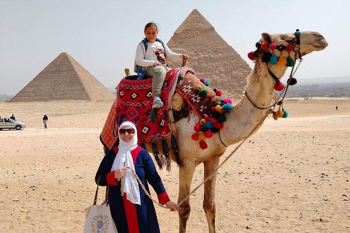 Female Guide Tour to Giza Pyramids and Sphinx Tour