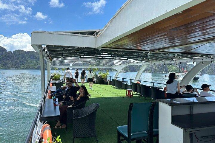 Premium Cruise Halong Bay Day Tour: Buffet Lunch & Transfer