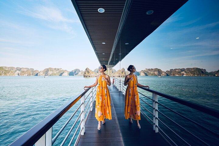 Ha Long Bay Luxury Day Cruise-Buffet Optinal India-Caves&Kayaking