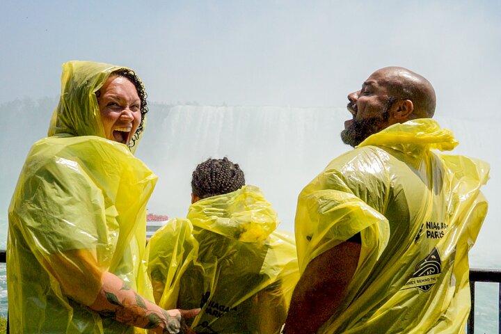 Niagara Falls Tour With Journey Behind the Falls & Boat Cruise