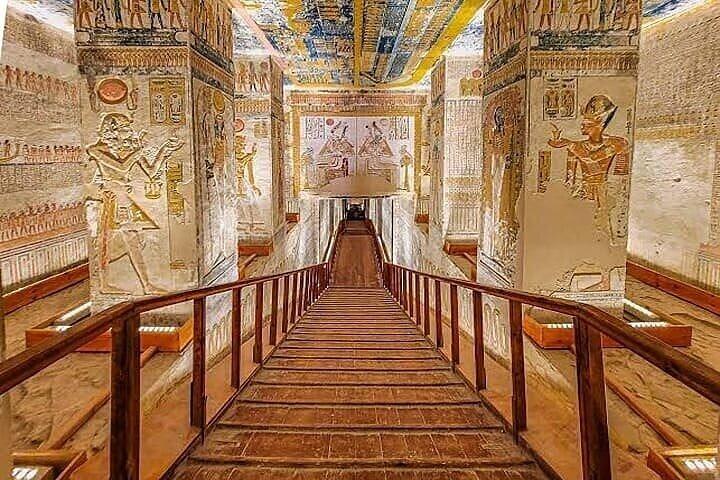 From Cairo to Luxor private full day tour by Plane