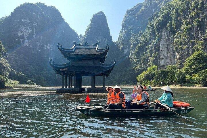 From Hanoi: Private Day Trip to Trang An & Mua Caves