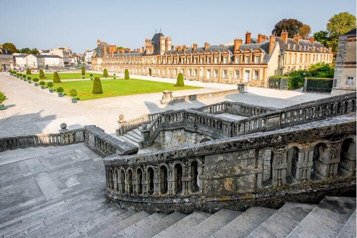 Fontainebleau Castle Tour 4 Hour Roundtrip Tour from Paris