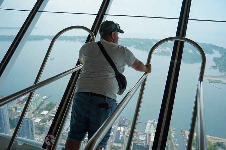 Best of Toronto Small Group Tour with CN Tower and Boat Cruise