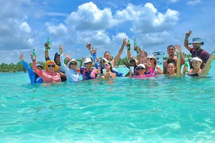 Saona Island: Catamaran, Buffet Lunch and Pick up Included