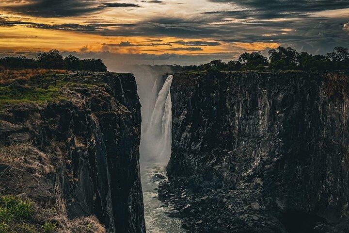 Victoria Falls Guided Twin-Side Tour with Optional Lunch