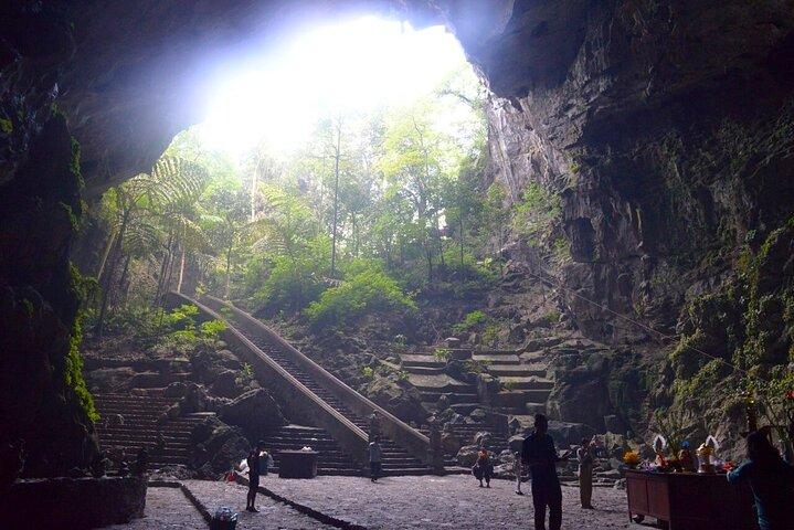 Hanoi: 1-Day Trip to Perfume Pagoda with Scenic Rowboat Journey