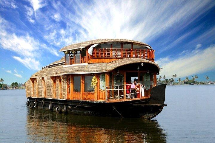 21hrs Houseboat Tour through Alleppeys Serene Canals & Local Life