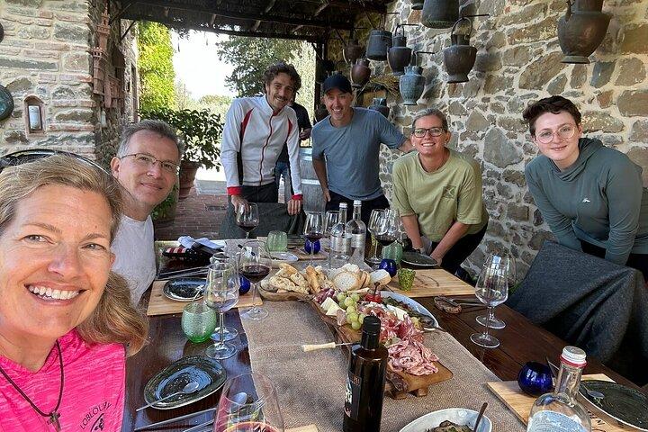 Full-Day Tuscany and Chianti Hills Bike Tour With Lunch at Farm