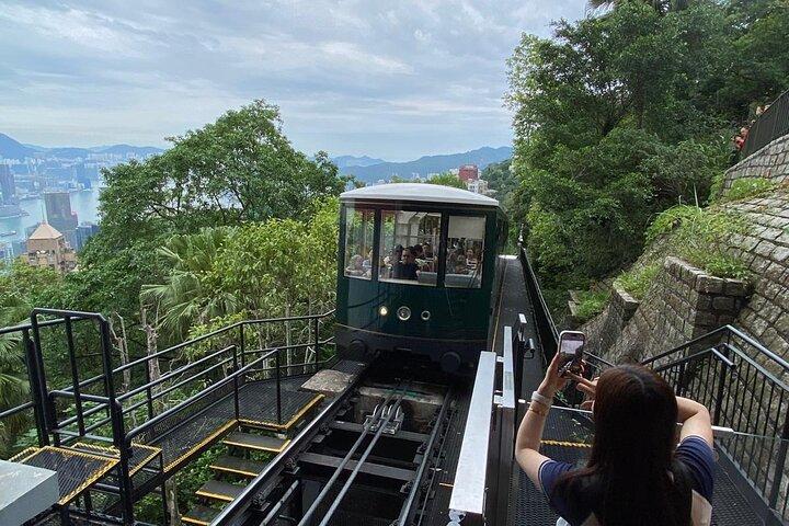 Hong Kong Peak Tram with Tour Guide/Skip the line/Fastlane