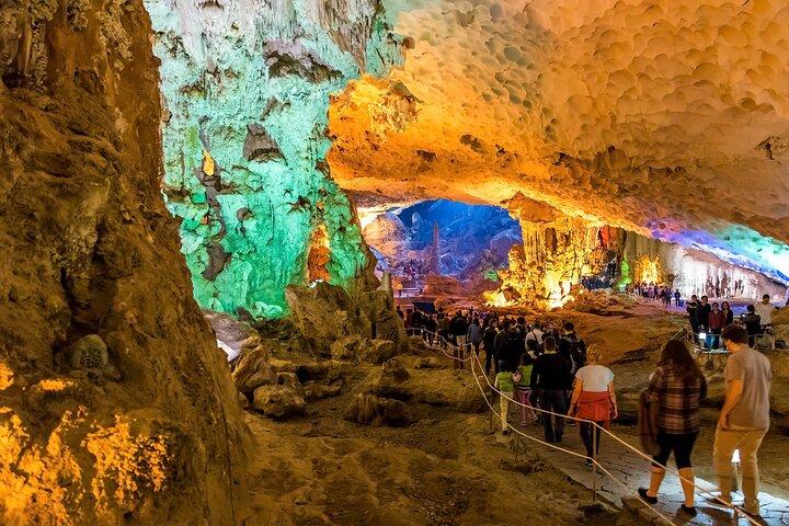 5-Star Ha Long Bay Cruise with Kayaking & Buffet Lunch from Hanoi